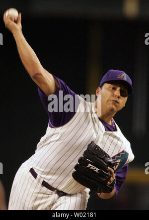 Arizona Diamondbacks starting pitcher Russ Ortiz throws against the Los Angeles Dodgers  May 29, 2005 in Phoenix, AZ.     (UPI Photo/Will Powers) Stock Photo