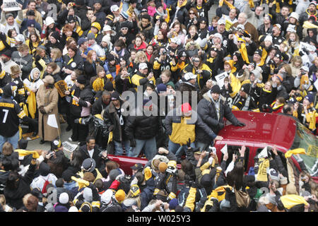 Steelers fans swarm around Ben Roethlisberger as he and the Super Bowl XL  champion Pittsburgh Steelers celebrate in a parade down Fifth avenue in  Pittsburgh, Pa., on February 7, 2006. The Steelers