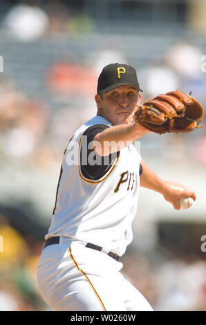 Pittsburgh Pirates pitcher Paul Maholm throws against the Minnesota ...