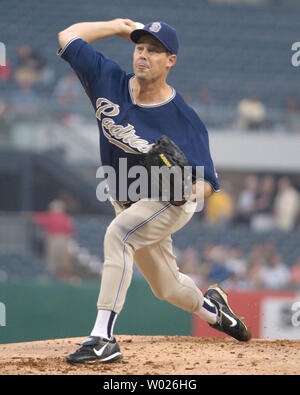 San Diego Padres pitcher Greg Maddux throws against the Pittsburgh Pirates at PNC Park in Pittsburgh on May 31, 2007. (UPI Photo/Archie Carpenter) Stock Photo