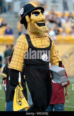 05-19-12 121A  Pittsburgh Steelers Steely McBeam Mascot