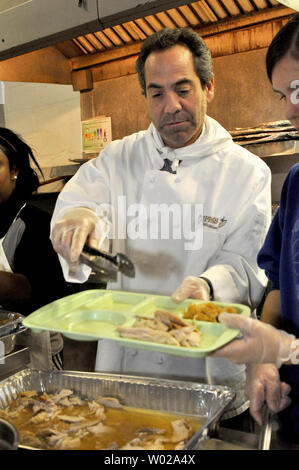 Senfield S Soup Nazi Larry Thomas Volunteers At The Jubilee Soup