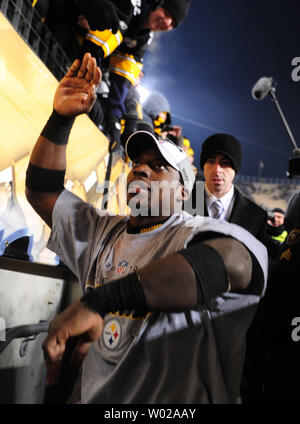 Photo: Steelers Rashard Mendenhall Runs 50 Yards for Touchdown in Overtime  Win at Pittsburgh - PIT2010091206 