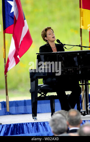 Grammy award winning singer-songwriter Sarah McLachlan performs two of his songs at the dedication of the Flight 93 National Memorial on September 10, 2001.  UPI/Archie Carpenter Stock Photo