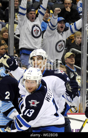 Winnipeg Jets center Kyle Wellwood (13) in action during the third ...