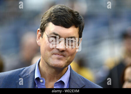 Pittsburgh Pirates owner Bob Nutting joins the team on the field before the  start of the Milwaukee Brewers 1-0 win over the Pittsburgh Pirates at PNC  Park in Pittsburgh, on September 20, 2014. UPI/Archie Carpenter Stock Photo  - Alamy