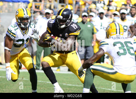 Pittsburgh Steelers wide receiver Shakim Phillips (19)  makes his 10 yard reception in between Green Bay Packers cornerback Ladarius Gunter (36) and Green Bay Packers cornerback Ryan White in the fourth quarter of the Steelers 24-19 preseason win at Heinz Field in Pittsburgh on August 23, 2015.  Photo by Archie Carpenter/UPI Stock Photo
