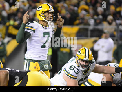 December 3, 2017: Green Bay Packers center Corey Linsley #63 during the NFL  Football game between the Tampa Bay Buccaneers and the Green Bay Packers at  Lambeau Field in Green Bay, WI.