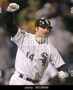 Chicago white sox paul konerko hi-res stock photography and images - Alamy