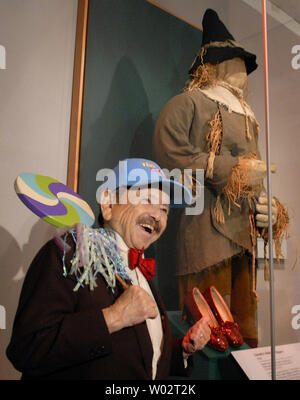 The Wizard of Oz Lollipop Munchkin Jerry Maren views the Ruby Red Slippers  and Scarecrow costume from the movie at the opening of the Treasures of  American History exhibit hosted by the
