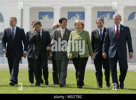 (L-R) British Premier Tony Blair, EU Commission President Jose Manuel Barroso, French President Nicolas Sarkozy, Russian President Vladimir Putin, Japanese Premier Shinzo Abe, German Chancellor Angela Merkel, Italian Premier Romano Prodi and U.S. President George Bush walk to their family photo in Heiligendamm, Germany on June 7, 2007. The leaders of the G8 nations are holding their annual summit in the historic Heiligendamm sea resort on June 6-8, 2007. (UPI Photo/Anatoli Zhdanov) Stock Photo