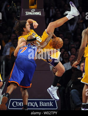 New York Knicks'  Al Harrington (L) is fouled hard by Los Angeles Lakers' Sasha Vujacic  during second half action at Staples Center in Los Angeles on December 16, 2008. The Lakers beat the Knicks 116-114.  (UPI Photo/Jon SooHoo) Stock Photo