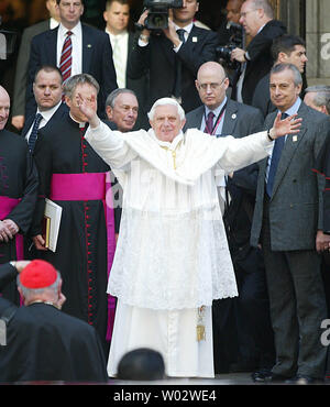 Pope Benedict XVI arrives to celebrate Mass at the Lourdes Sanctuary ...