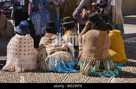 Cholitas at the Basílica de Nuestra Señora church in Copacabana, Bolivia Stock Photo