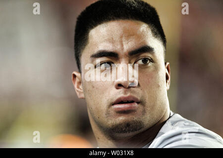 Notre Dame linebacker Manti Te'o #5 just prior to playing against Alabama in the BCS National Championship in Miami on January 7, 2013.  UPI/Marc Serota Stock Photo