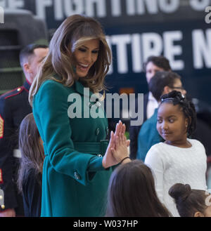 First Lady Melania Trump shakes hands with a World War II veteran ...