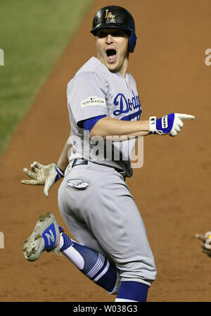 File:20170718 Dodgers-WhiteSox Kike Hernandez running in from the