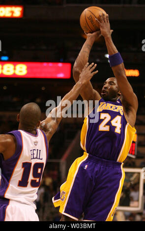 Los Angeles Lakers guard Kobe Bryant (24) takes a shot over Phoenix Suns Raja Bell (19) during first half action at US Airways Center in Phoenix , Arizona April 13, 2007. (UPI Photo/Art Foxall) Stock Photo