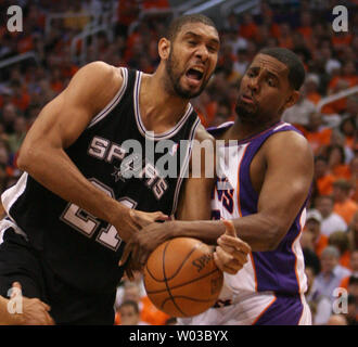 San Antonio Spurs forward Tim Duncan (21) gets fouled by Phoenix Suns Kurt Thomas (right) during first half action at the US Airways Center in Phoenix on May 8, 2007. (UPI Photo/Art Foxall) Stock Photo