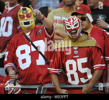 Seattle Seahawks vs. San Francisco 49ers. Fans support on NFL Game.  Silhouette of supporters, big screen with two rivals in background Stock  Photo - Alamy