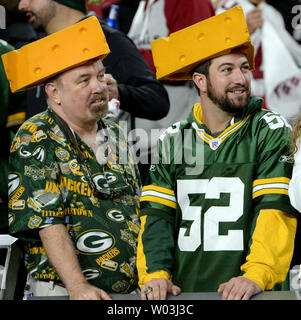 Photo: Packers fans wear different cheese head hats - PXP2015122717 