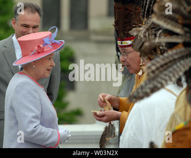 Britain's Queen Elizabeth II receives a gift from Native Americans while Gov. Tim Kaine, D-VA looks on as she arrives at the Virginia State Capitol in Richmond, Virginia, on May 3, 2007. During the Queen's first state visit to the U.S. in 16 years, she will visit Jamestown, Virginia to commemorate the historic settlement's 400th anniversary, attend the Kentucky Derby, and participate in a state dinner with the President and Mrs. Bush.   (UPI Photo/Roger L. Wollenberg) Stock Photo