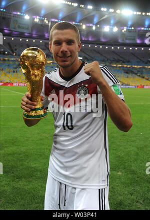 Lukas Podolski DER-POKAL 決勝用特別サッカーシューズ サッカー スパイクシューズ ワールドカップ トレーニング