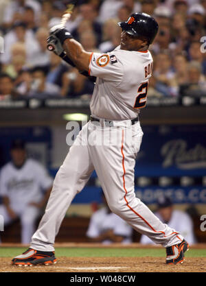 San Francisco Giants batter Barry Bonds swings and misses on a pitch from San Diego Padres pitcher Greg Maddux at Petco Park in San Diego on August 3, 2007.  San Diego held Barry Bonds hitless and defeated the Giants 4-3 in ten innings.   (UPI Photo/Roger Williams) Stock Photo