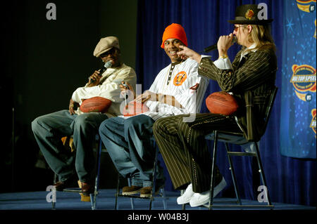 Super Bowl XXXVIII half-time performers Nelly, left, and Kid Rock chat  during a news conference discussing the half-time show on January 29, 2004,  in Houston. (UPI Photo/Roger L. Wollenberg Stock Photo 