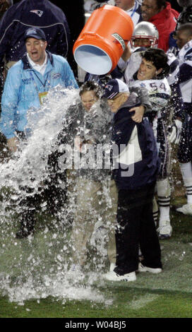 Super Bowl 2015: Bill Belichick gets multiple Gatorade showers