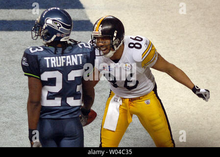 Pittsburgh Steelers receivers Hines Ward (86) and Mike Wallace (17)  participate in the NFL team's practice in Pittsburgh, Wednesday , Jan. 12,  2011. The Steelers host the Baltimore Ravens Jan. 15 in