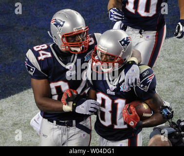 New York Giants wide receiver Plaxico Burress (17) celebrates his winning  13 yard touchdown with teammates Rich Seubert (69) and David Diehl in the  fourth quarter against the New England Patriots during