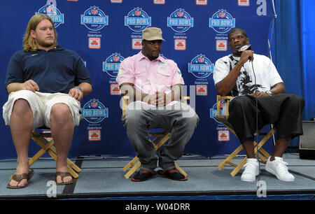 New York Jets center Nick Mangold, Washington Redskins running back Clinton Portis and Houston Texans wide receiver Andre Johnson (L to R) speak to the media about his upcoming Pro Bowl appearance during the week of Super Bowl XLIII in Tampa, Florida on January 28, 2009. The NFL's Super Bowl XLIII featuring the Pittsburgh Steelers vs. the Arizona Cardinals at Raymond James Stadium will be played on Sunday, February 1.  (UPI Photo/Roger L. Wollenberg) Stock Photo