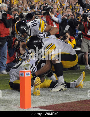 Pittsburgh Steelers wide receiver Limas Sweed makes a catch at their NFL  football training camp in Latrobe, Pa., Sunday, Aug. 2, 2009. (AP  Photo/Keith Srakocic Stock Photo - Alamy