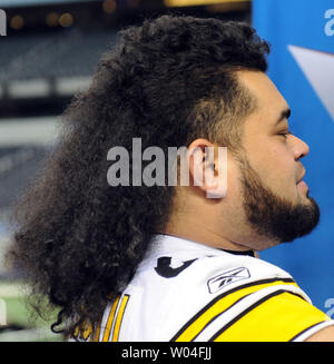 Pittsburgh Steelers center Doug Legursky (64) warms up prior to a game  against the Minnesota Vikings at Heinz field in Pittsburgh PA. Pittsburgh  won the game 27-17. (Credit Image: © Mark Konezny/Southcreek