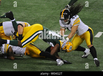 Pittsburgh Steelers strong safety Troy Polamalu (43) watches the replay on  his recovery of a Houston Texans fumble in the fourth quarter of the  Steelers 30-23 winat Heinz Field in Pittsburgh on October 20, 2014.  UPI/Archie Carpenter Stock Photo - Alamy