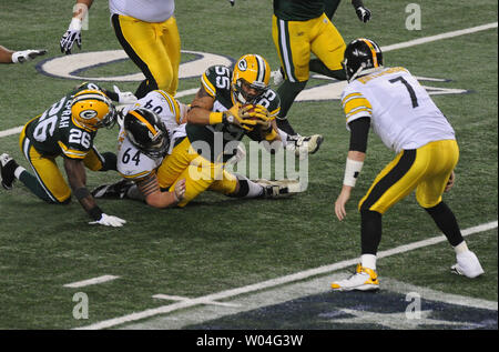 Pittsburgh Steelers center Doug Legursky (64) warms up prior to a game  against the Minnesota Vikings at Heinz field in Pittsburgh PA. Pittsburgh  won the game 27-17. (Credit Image: © Mark Konezny/Southcreek