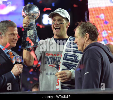 Super bowl trophy 2015 hi-res stock photography and images - Alamy