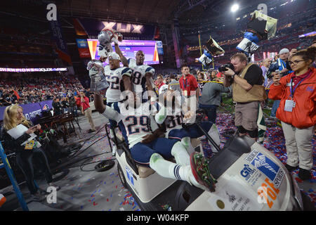 New England Patriots Jonathan Casilas (52) celebrates with the Vince  Lombardi Trophy after the Patriots defeated the Seattle Seahawks 28-24 to  win Super Bowl XLIX at University of Phoenix Stadium in Glendale