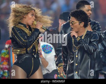 Bruno Mars performs during the halftime show at Super Bowl 50 between ...
