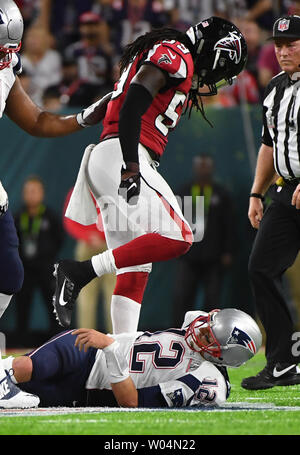 Atlanta Falcons outside linebacker De'Vondre Campbell (59) during the first  half of an NFL football game against the Los Angeles Rams, Sunday, Dec. 11,  2016, in Los Angeles. (AP Photo/Rick Scuteri Stock