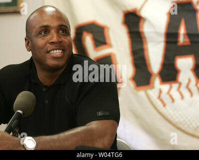 San Francisco Giants outfielder Barry Bonds is shown at press ...