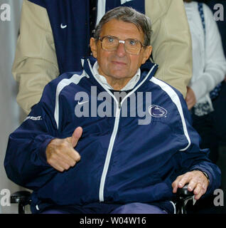 Penn State head coach Joe Paterno gives a thumbs up as he arrives at the press elevator before the start of their game against Michigan State on November 18, 2006 in State College, Pennsylvania. This is Paterno's first game back since being injured during a game in Wisconsin two weeks ago.   (UPI Photo/PENN STATE POOL) Stock Photo