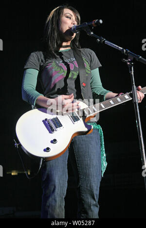 Amber Ross of the group Everlife appears in concert at the ipayOne Center in San Diego on January 13, 2007.   (UPI Photo/Roger Williams) Stock Photo