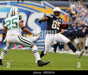 January 17, 2010: San Diego Chargers defensive tackle Luis Castillo (93)  reaches for New York Jets running back Shonn Greene (23)during the AFC  Divisional playoff at Qualcomm Stadium in San Diego, CA . (