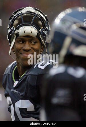 Seattle Seahawks free safety Ken Hamlin flexes his muscles after