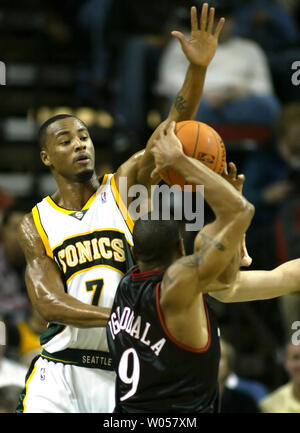 Seattle Supersonics' Rashard Lewis, left, drives to the basket over the ...