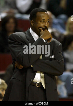 Atlanta Hawks' head coach Mike Woodson watches the action against the Seattle Supersonics' in the first period at Key Arena in Seattle December 5, 2006. The Sonics beat the Hawks 102-87. (UPI Photo/Jim Bryant) Stock Photo