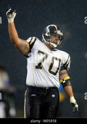 San Diego Chargers lineman Shane Oliver celebrates quarterback Philip Rivers 37-yard touchdown pass to Vincent Jackson with 29 seconds remaining in the fourth quarter at Qwest Field in Seattle December 24, 2006. The Chargers beat the Seahawks 20-17. (UPI Photo/Jim Bryant) Stock Photo