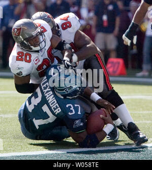 Tampa Bay Buccaneers' linebacker Shelton Quarles (53) tackles Seattle  Seahawks' running back Shaun Alexander as Seahawks' tight end Jerramy  Stevens (86) blocks Buccaneers' defensive end Greg Spires (94) at Raymond  James Stadium